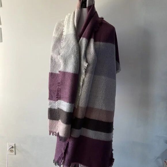 🆕 Express Purple Blanket Scarf - Picture 5 of 5